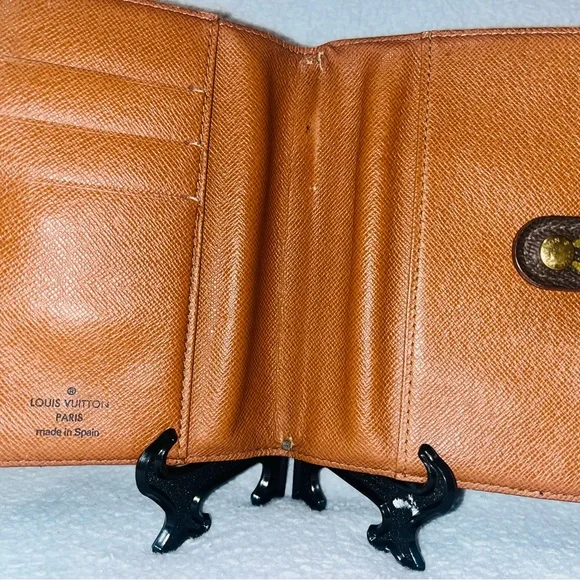 Louis Vuitton Monogram Agenda/ passport Holder - Picture 7 of 11